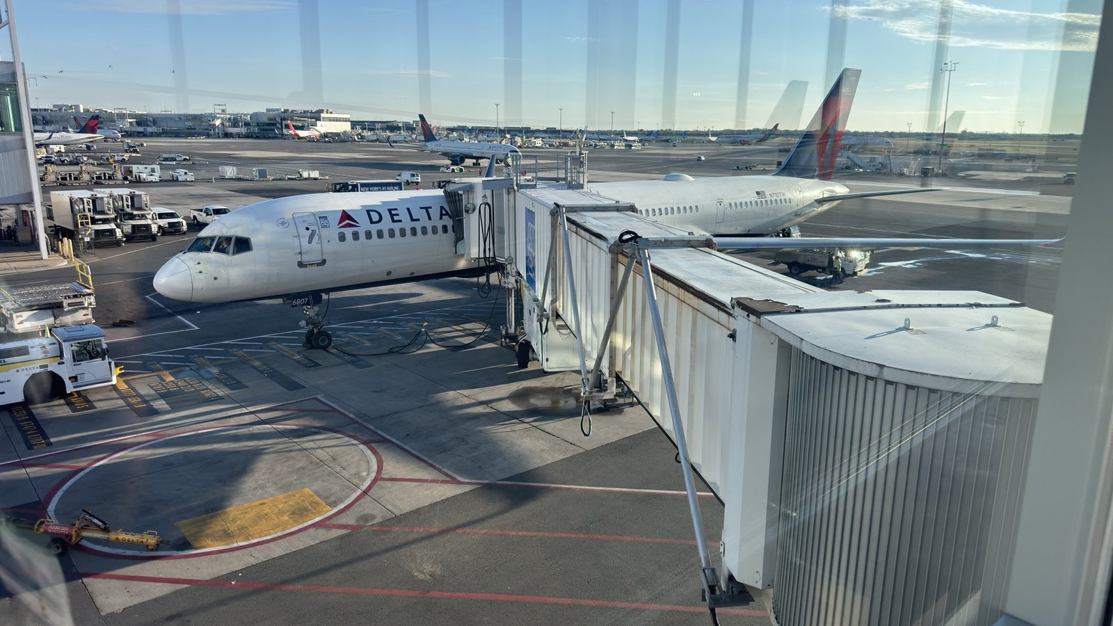 JFK Airport Transportation: The Cheap Alternatives to $100 Ubers (Getting To JFK On A Budget)